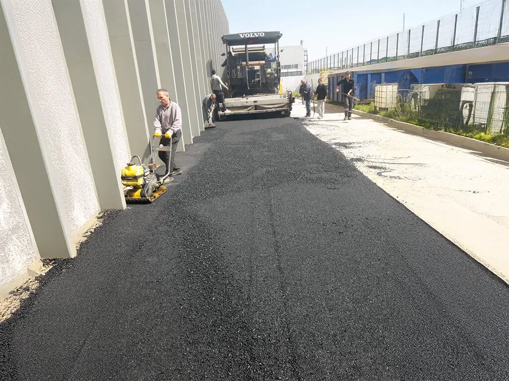 Fabrika Yan Yolu — VOLVO Finişer